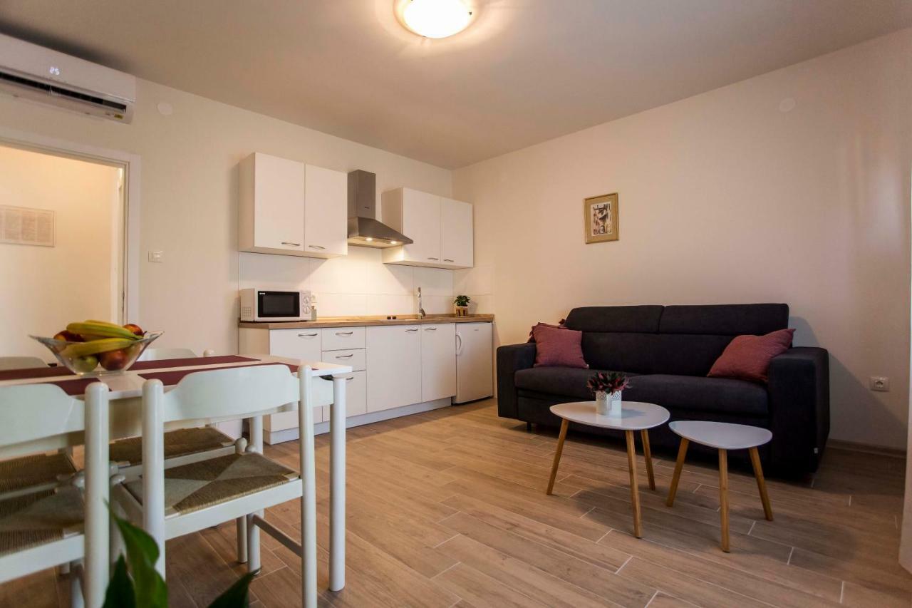 Apartment With Terrace And Parking *